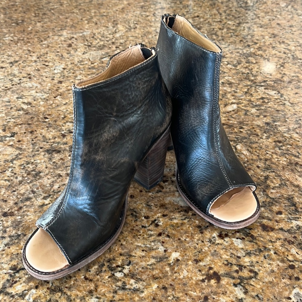 BedStu peep toe booties